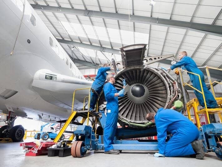 La technologie prend son envol : RFID et codes QR dans la gestion des outils aéronautiques