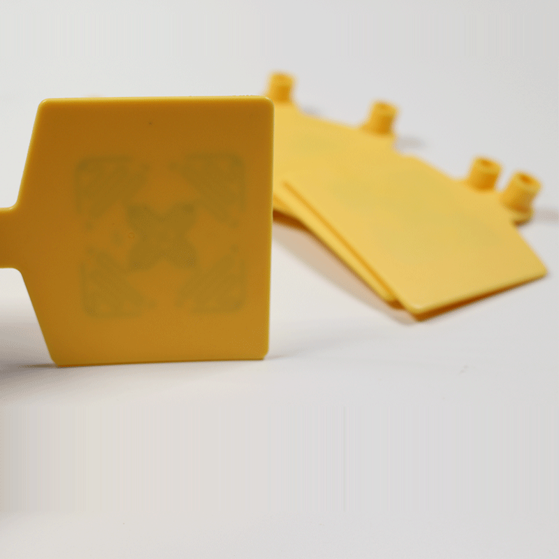 Étiquettes auriculaires RFID UHF UHF ISO18000-6c Gen2 pour animaux