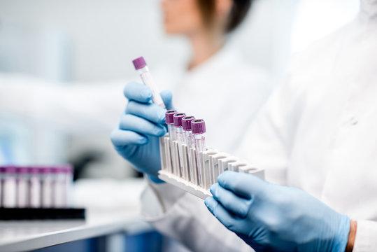 Innovation axée sur la RFID : suivi intelligent des ressources scientifiques dans les laboratoires universitaires